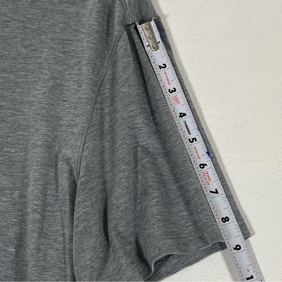 Lululemon Shirt Mens Gray Lightweight Short Sleeve Crewneck Stretch Gym Size L - Picture 9 of 12